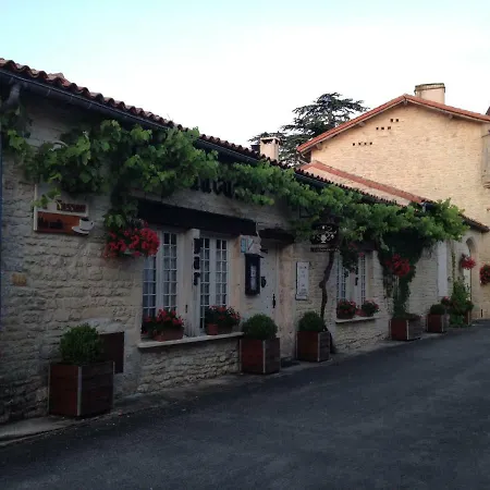 Bed & Breakfast Le Grenier 1 Rue Verte 16140 France Tusson