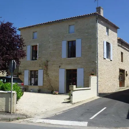 לינה וארוחת בוקר Le Grenier 1 Rue Verte 16140 France 3*