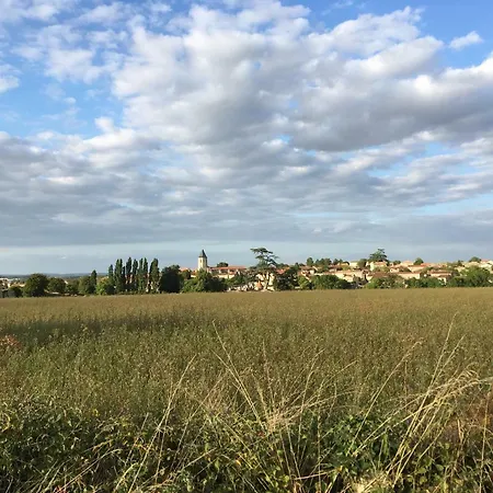 Le Grenier 1 Rue Verte 16140 France Bed & Breakfast