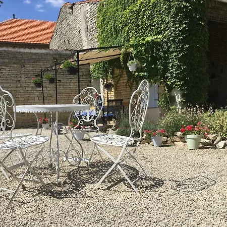 Le Grenier 1 Rue Verte 16140 France 3*